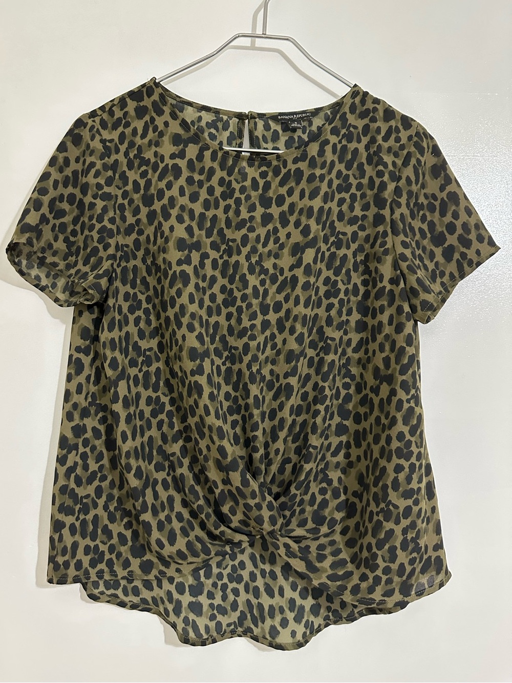 BANANA REPUBLIC FACTORY Olive Leopard Print Tie-Front Short Sleeve Top Small EUC